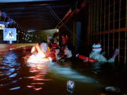 Tin tức - Cận cảnh ngập tứ bề ở Đà Nẵng, nhiều người nhờ giúp khẩn