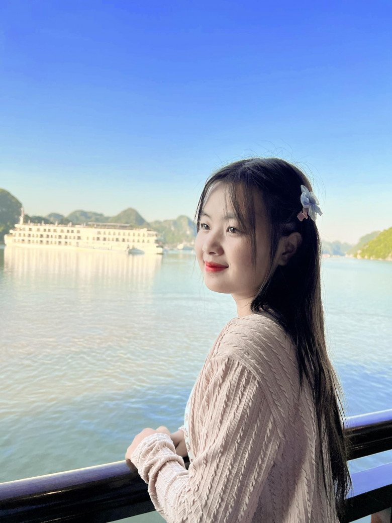 Bé gái dân tộc Hà Giang lấm lem xưa giờ đổi đời, dùng mỹ phẩm xịn, ăn mặc như tiểu thư - 16