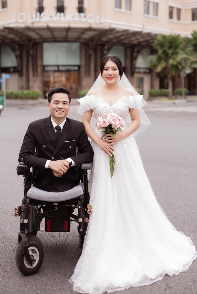 Đám cưới 10.000 người xem của chàng trai không chân và cô gái xinh đẹp, quan khách bật khóc vì điều này - 1