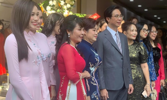 Đám hỏi Đỗ Mỹ Linh: Bố cô dâu nhận xét về chú rể, con trai Bầu Hiển bảnh bao giữa dàn phù dâu amp;#34;cực phẩmamp;#34; - 9