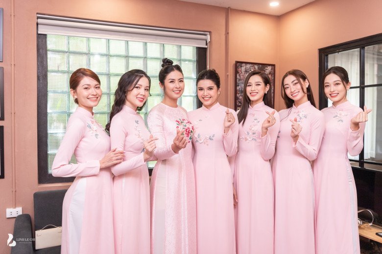 Đám hỏi Đỗ Mỹ Linh xuất hiện dàn phù dâu chân dài nhất Việt Nam, cao nhất là 1m22 - 5