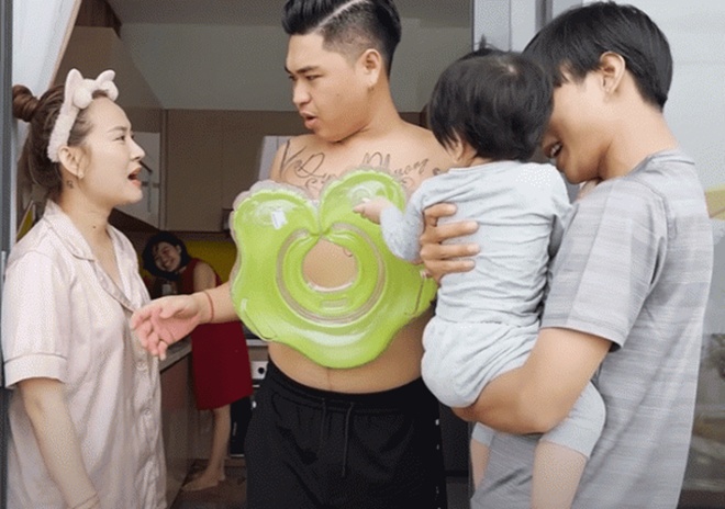 Nữ diễn viên cũng ẩn ý nói con rể Tuấn Dũng tập bế em bé dần cho quen.