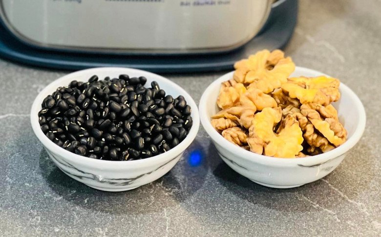 Thành phẩm sữa hạt đậu đen óc chó thơm ngon tuyệt vời.