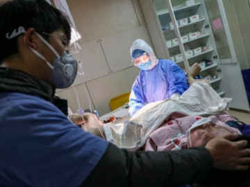 Sau sinh sản phụ liên tục bị chảy máu, y tá khám thì tá hỏa thấy vết rách 3cm ở tử cung chưa được khâu