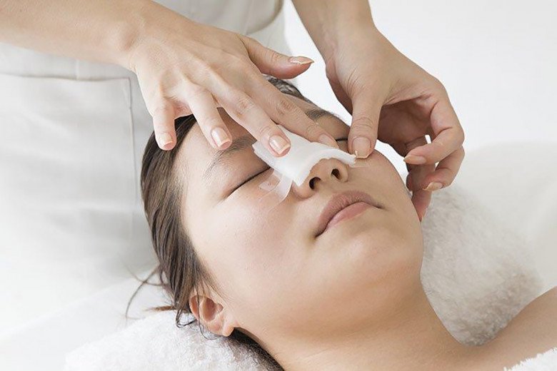 Tuy nhiên, tuỳ vào hình dáng mặt của chị em mà tỉ lệ này có thể thay đổi. Vì vậy, khi thực hiện nâng mũi, chị em nên chọn những cơ sở đảm bảo chất lượng cũng như tham khảo kỹ lưỡng ý kiến của các bác sĩ, chuyên gia để tìm ra dáng mũi và độ cao của mũi sao cho phù hợp với gương mặt của mình, để tránh những rủi ro.