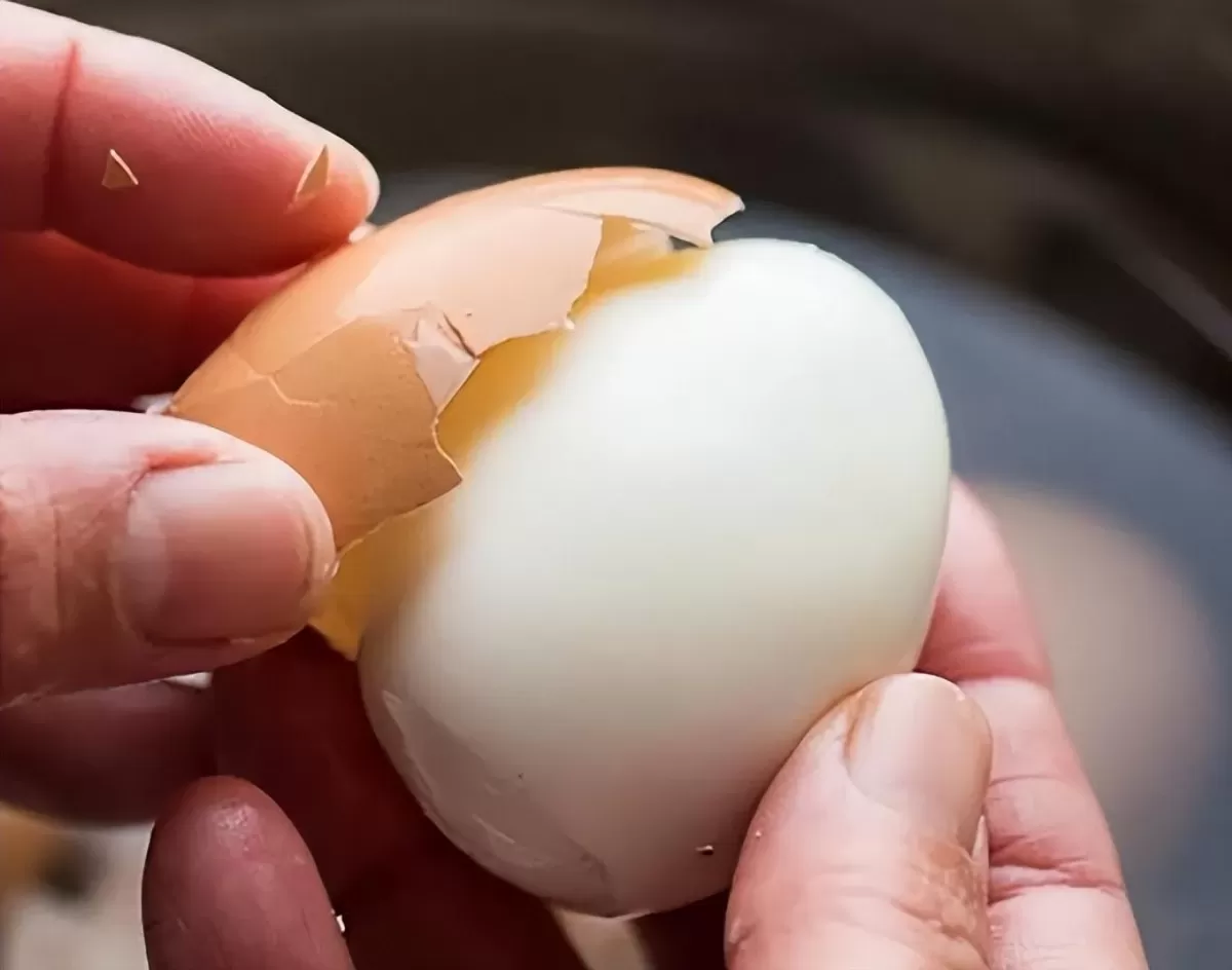 Luộc trứng chỉ cần ít nước, làm thế này càng ngon trứng vẫn hấp dẫn như thường