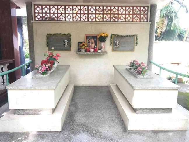 Phần mộ của cố nghệ sĩ Thanh Nga và chồng được đặt cạnh nhau