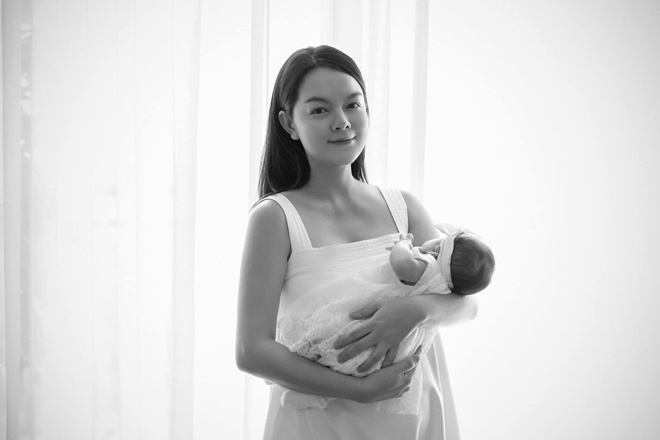 Phạm Quỳnh Anh cho biết cả 3 con gái của cô đều bị ốm, ho như gà khiến cô rất thương.