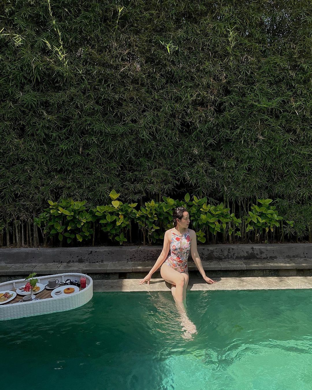 Dù vậy, cô nàng vẫn tự tin đối mặt và xem chúng như là một thứ để nhắc nhở rằng mình phải luôn yêu thương và chăm sóc bản thân thật tốt.