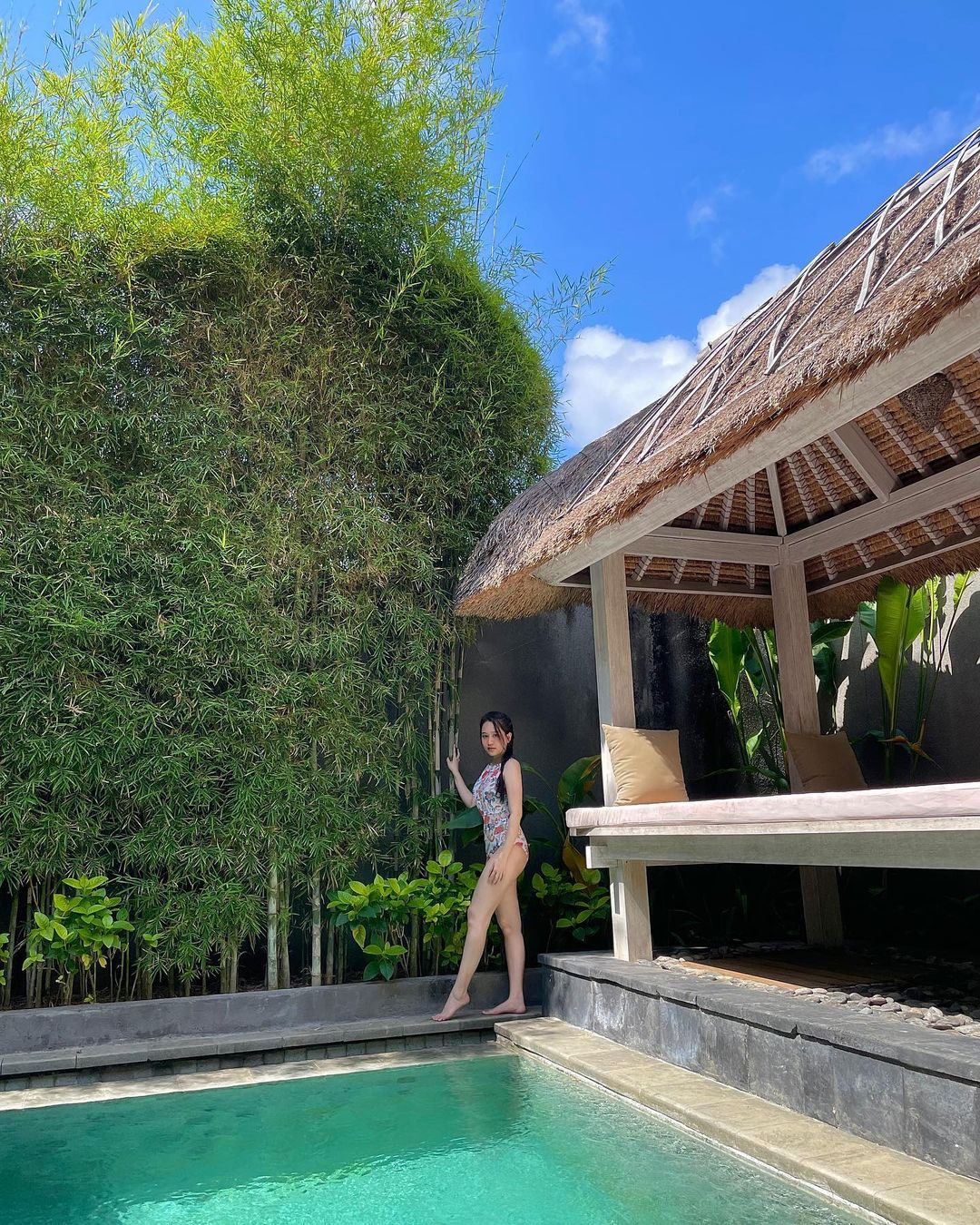 Dù không sở hữu cơ thể hoàn hảo như trước nhưng màn giảm cân ngoạn mục chỉ trong một thời gian ngắn đã giúp Trúc Anh nhận về nhiều lời khen ngợi, ngưỡng mộ.