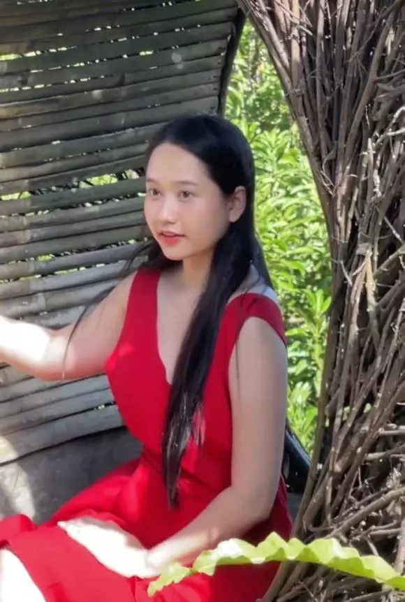 Thời điểm đó, Trúc Anh hạn chế chia sẻ hình ảnh cũng như vắng mặt trong hầu hết sự kiện showbiz. Thông qua những hình ảnh hiếm hoi được chia sẻ, dù tăng cân nhưng “Hà Lan” vẫn luôn tươi cười rạng rỡ.