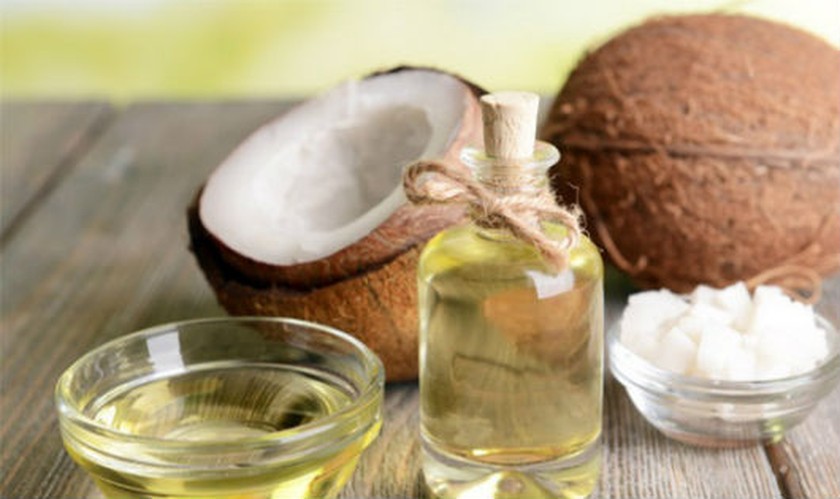 Dầu dừa nguyên chất có tác dụng làm mềm vùng da, cung cấp protein giúp quá trình lành da được thúc đẩy, cải thiện rõ rệt tình trạng nứt nẻ, giãn nở cấu trúc da, giảm tình trạng rạn da an toàn, dùng được cho cả bà bầu và sau sinh.