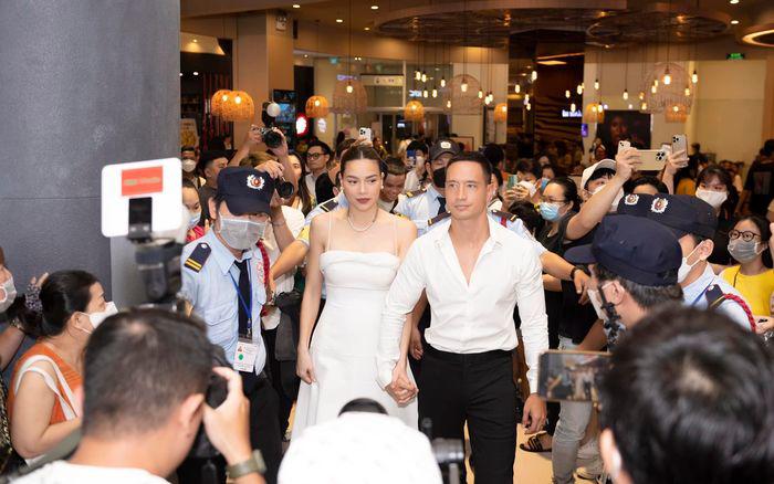 Sao Việt 24h: Hồ Ngọc Hà gọi chồng Việt kiều là con trai vì Kim Lý trông giống hệt Leon - 4