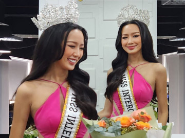 Hoa hậu Lê Nguyễn Bảo Ngọc diện đầm hồng cắt xẻ, đội vương miện bạc tỷ cập bến Cafe Cùng Eva