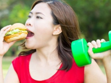 Cô gái trẻ có kinh bất thường, ngất tại phòng tập thể dục sau khi ăn chiếc bánh mỳ