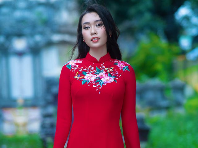 Hoa hậu Hòa bình Việt Nam 2022 cứ diện áo dài truyền thống là đẹp