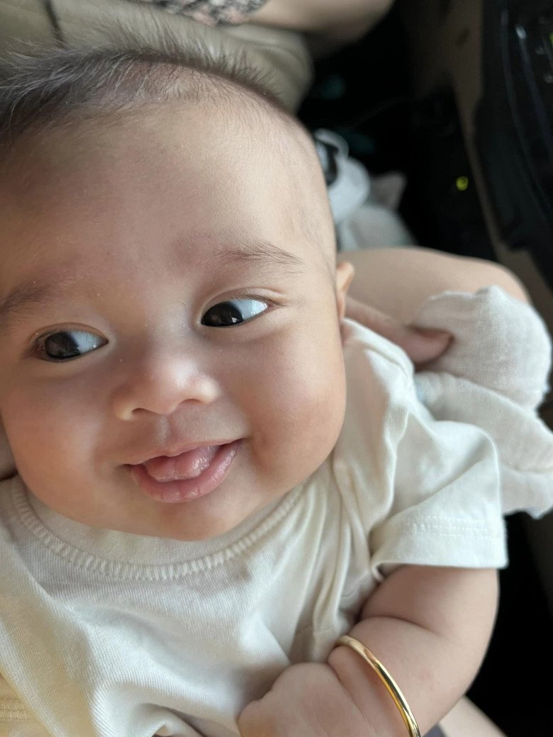 View - Lê Dương Bảo Lâm cho con trai làm tiểu phẫu khi mới 1 ngày tuổi