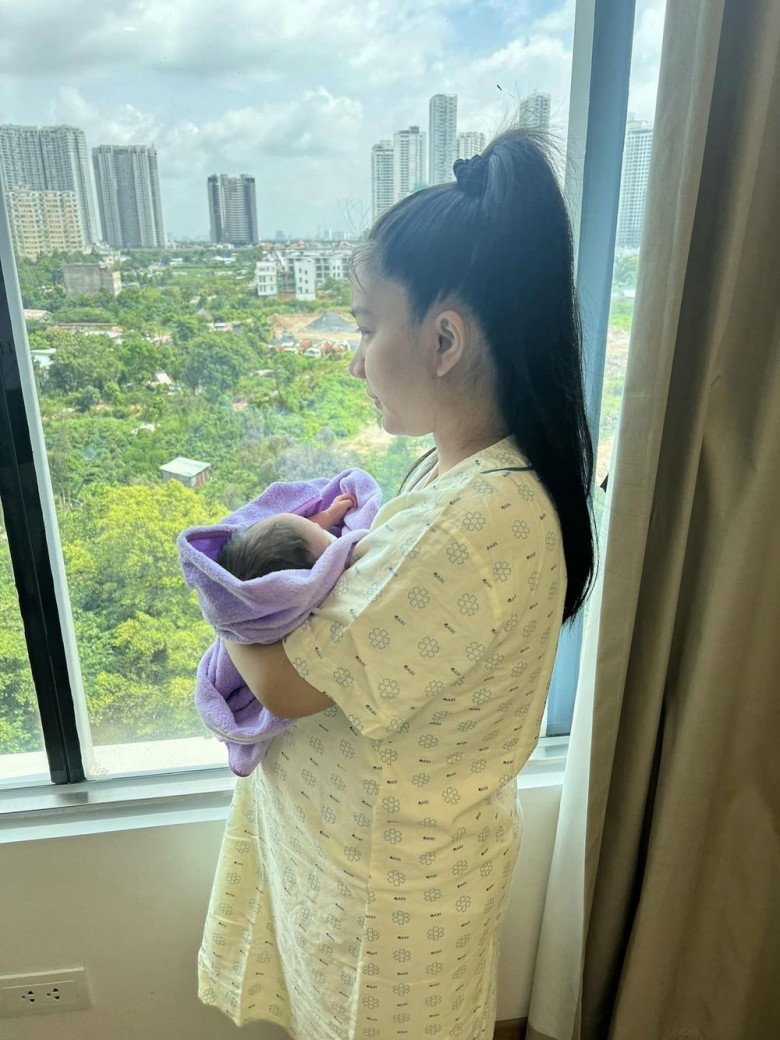 View - Lê Dương Bảo Lâm cho con trai làm tiểu phẫu khi mới 1 ngày tuổi