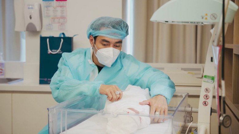 View - Lê Dương Bảo Lâm cho con trai làm tiểu phẫu khi mới 1 ngày tuổi