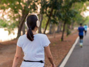 Sức khỏe - 7 kiểu đi bộ dễ gây hại sức khỏe, nhiều người vô tư làm chục năm mà không biết