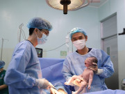 Bà bầu - 10 năm hiếm muộn, vợ chồng trẻ mất cả gia tài mong con và hành trình mang bầu cận kề cửa tử