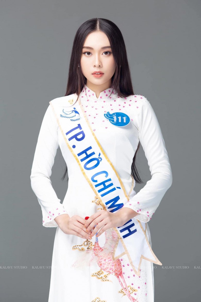 Hoa hậu Hòa bình Việt Nam 2022 cứ diện áo dài truyền thống là đẹp