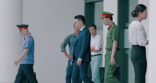 Phim giờ vàng VTV của Hồng Diễm hé lộ amp;#34;người đàn ông siêu hóng chuyệnamp;#34;, ngã ngửa khi biết danh tính - 1