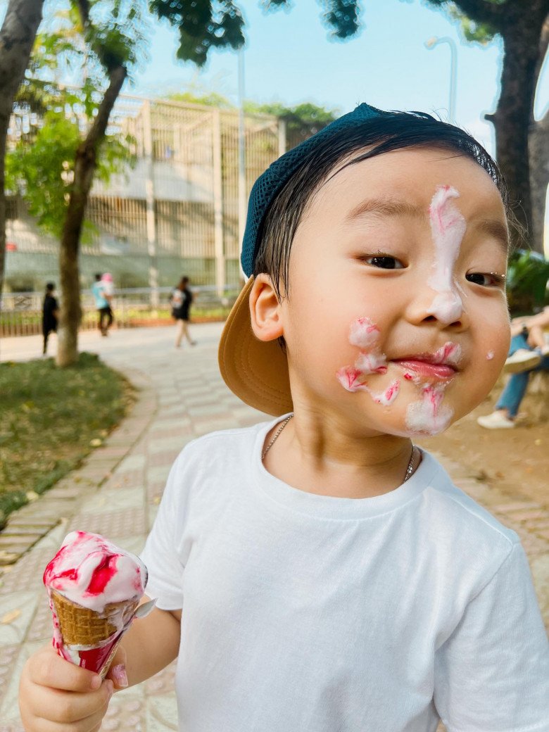 Bo thường xuyên xuất hiện với những biểu cảm lí lắc, đáng yêu vô cùng.