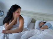Mỗi lần quan hệ chỉ 2 phút khiến vợ trẻ giận tím mặt, bạn thân khuyên làm cách này nhưng tôi không dám