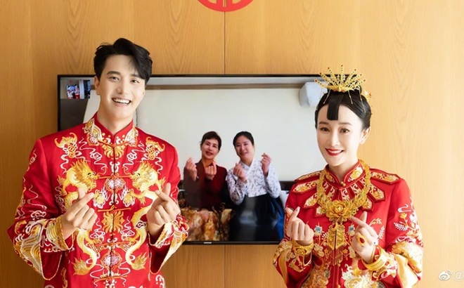 Cô dâu chú rể livestream vì nhà trai không thể đến dự.