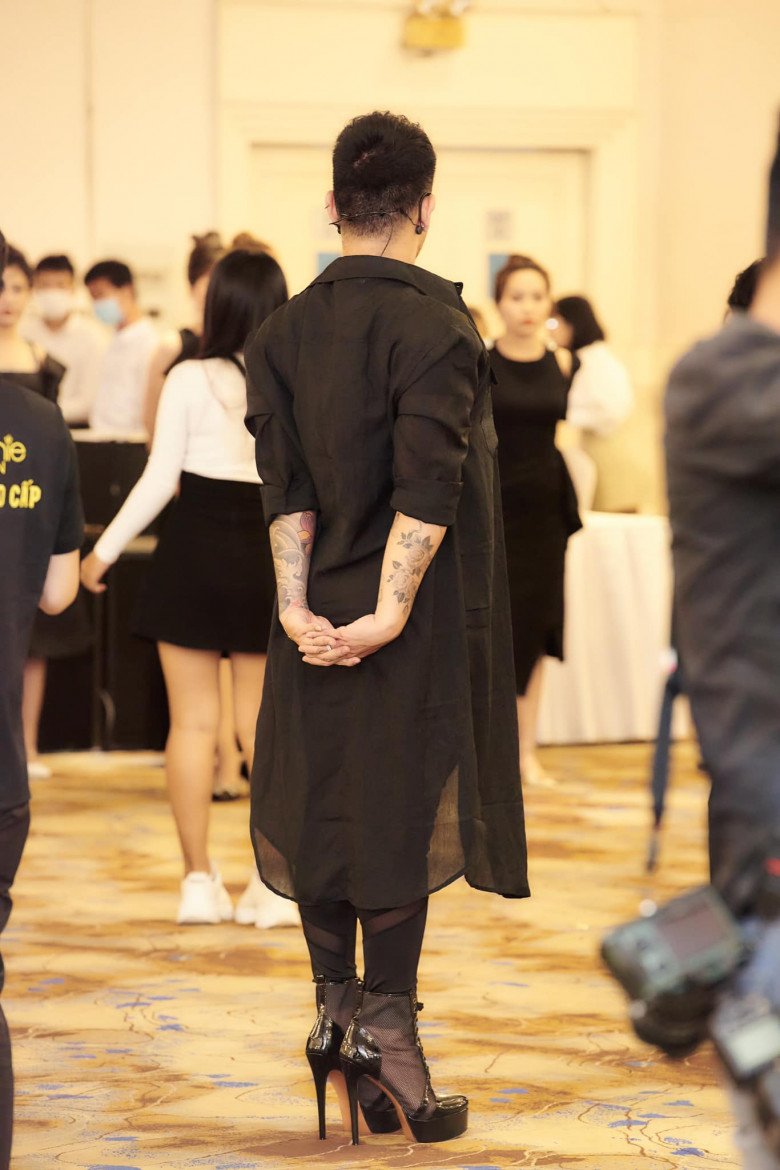 Catwalk cần nhiều kĩ năng hơn việc chỉ đứng và nhấc đôi giày cao gót lên.