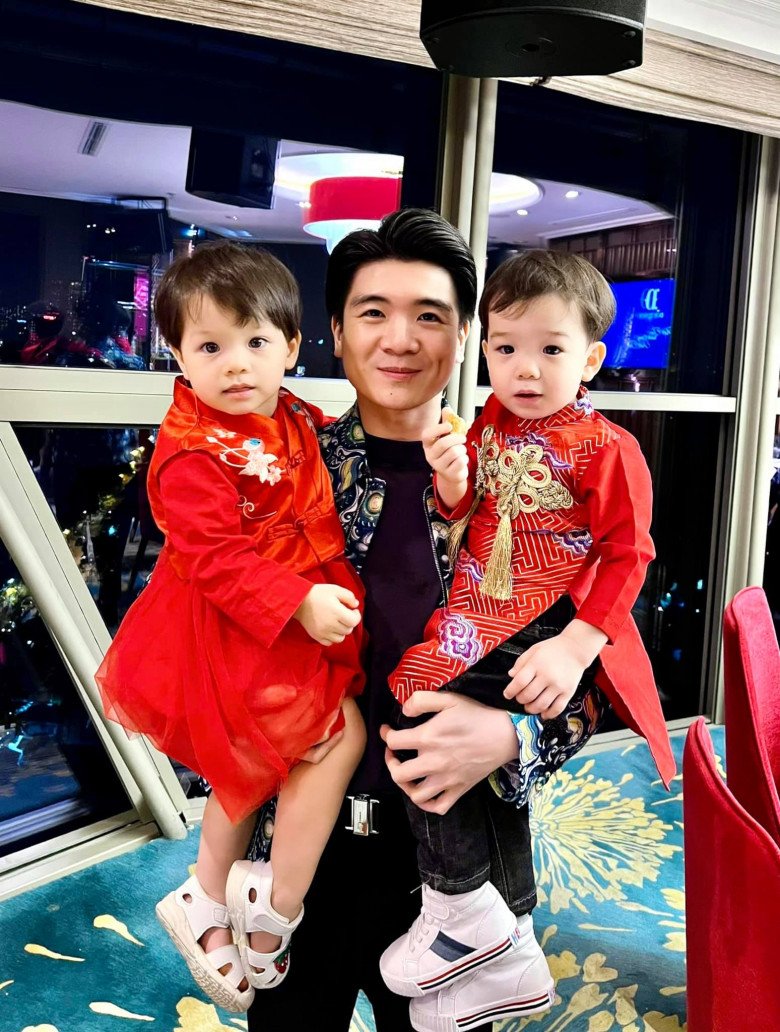 Cuộc sống ngậm thìa vàng của 2 bé sinh đôi nhà anh trai chồng Đỗ Mỹ Linh trong biệt thự xa hoa - 1