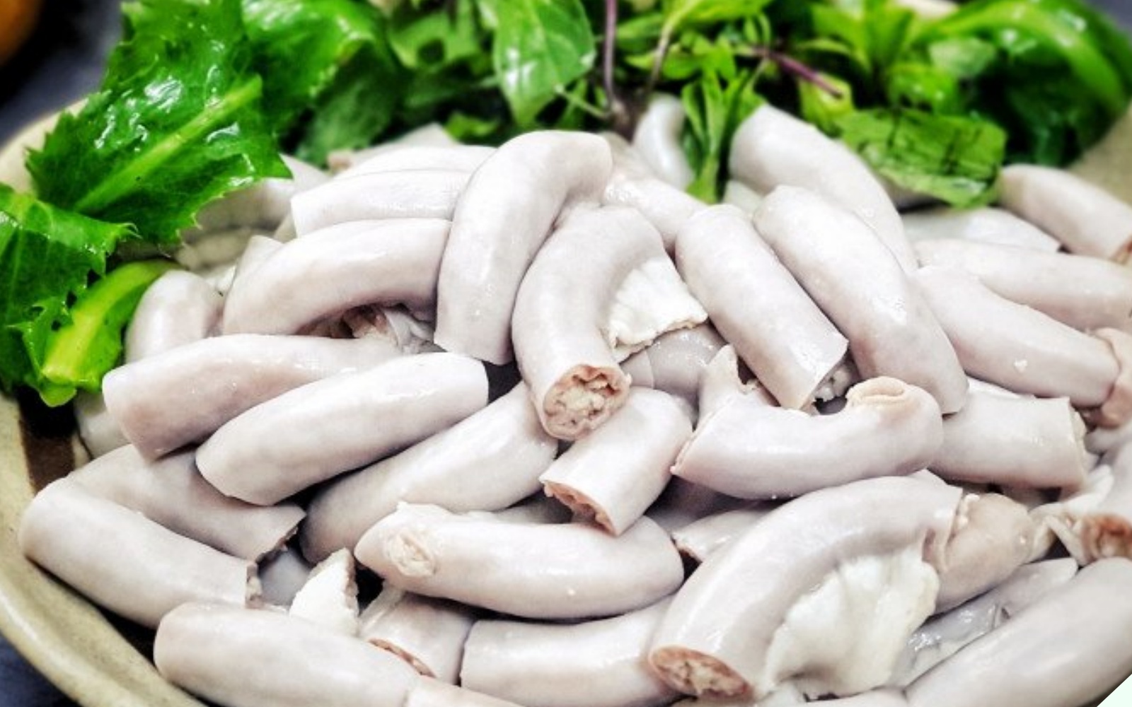 Luộc lòng lợn chỉ cần cho 1 loại gia vị này đảm bảo lòng trắng phau, giòn sần sật “đỉnh” chẳng kém ngoài hàng - 1