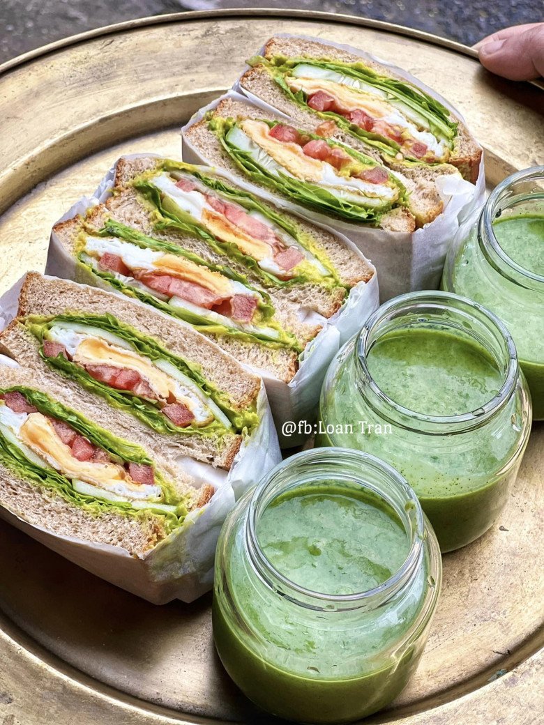 Lại một bữa bánh mỳ kẹp, nhưng nhȃn ᵭược chị Loan kẹp khác ᵭi ᵭể ᵭỡ lặp lại bữa trước.