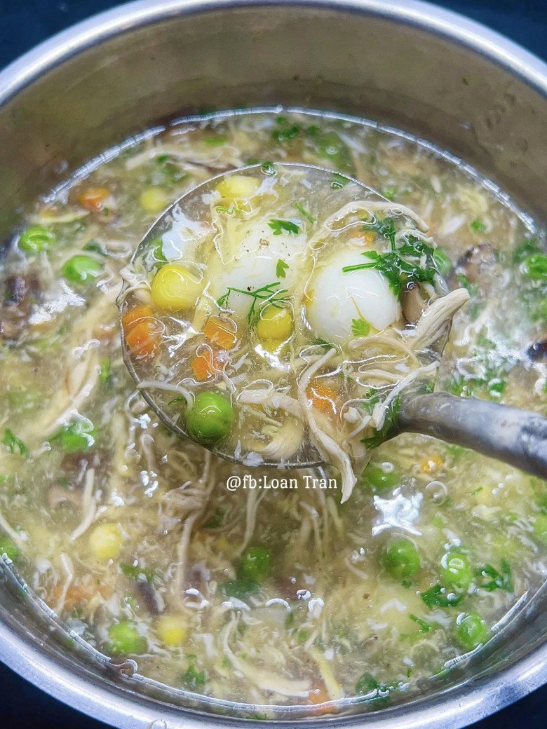 Soup gà cho bữa sáng cũng rất dễ ăn và nhanh gọn.