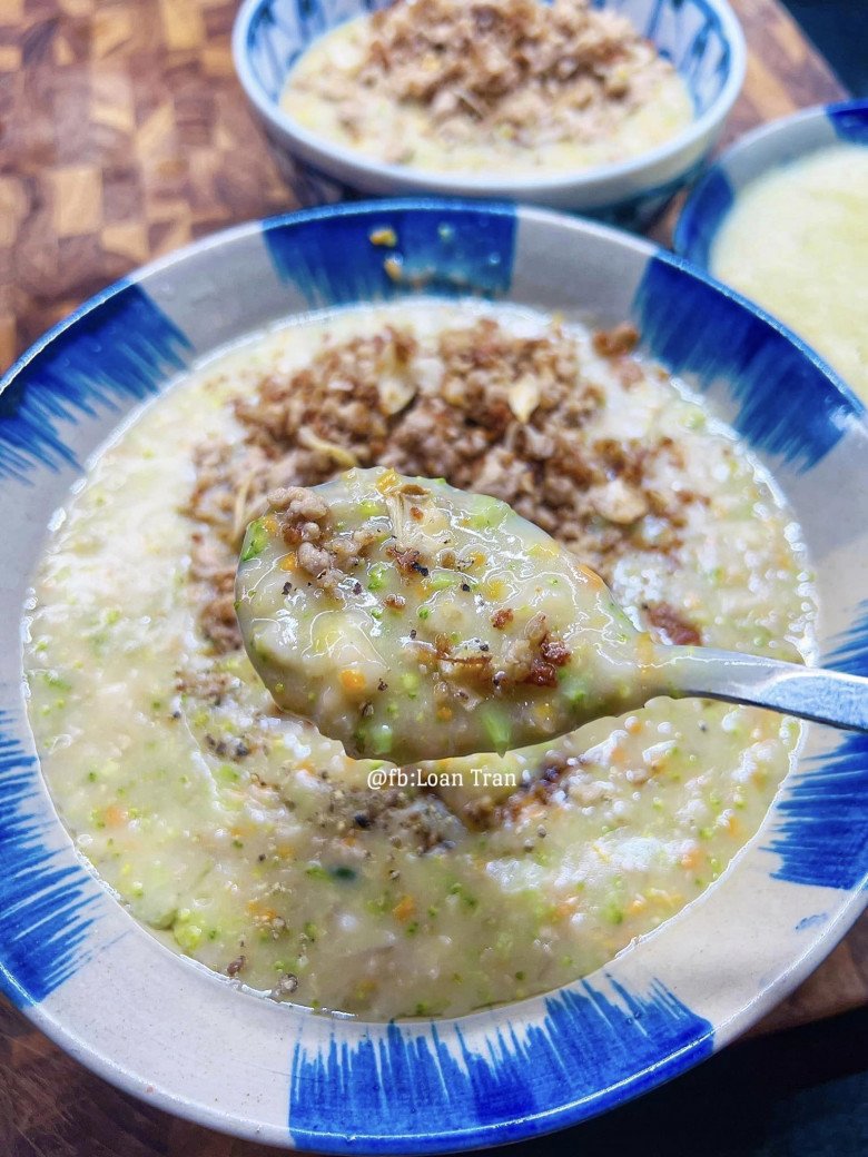 Cháo yḗn mạch, ᵭậu lăng rau củ quả ăn kèm thịt băm.