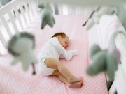 Bà bầu - Vụ 2 trẻ sơ sinh tím tái, ngừng thở giữa đêm ở Hà Nội: Cảnh báo cha mẹ khi chăm sóc con nhỏ