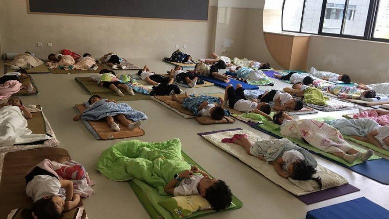 Phòng ngủ tại trường tiểu học dành ưu tiên cho các bạn học sinh bé từ lớp 1- lớp 3.