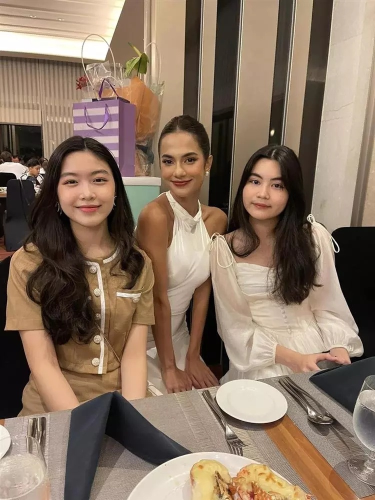 Đi dự tiệc, con gái Quyền Linh, Bình Minh làm mọi ánh mắt dõi theo vì vừa xinh lại cao vượt - 4