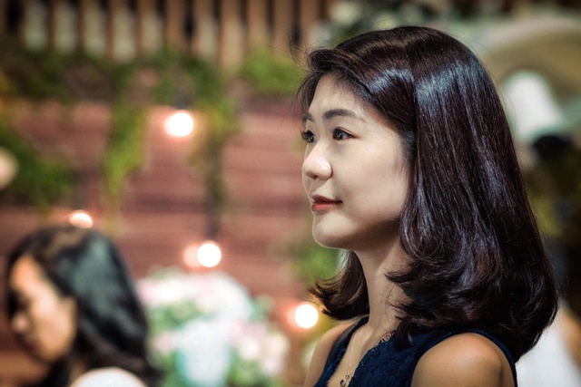 Ở cô luôn toát lên sự dịu dàng, điềm tĩnh cùng vẻ đẹp đặc trưng của người có khối kiến thức uyên bác, sâu rộng.