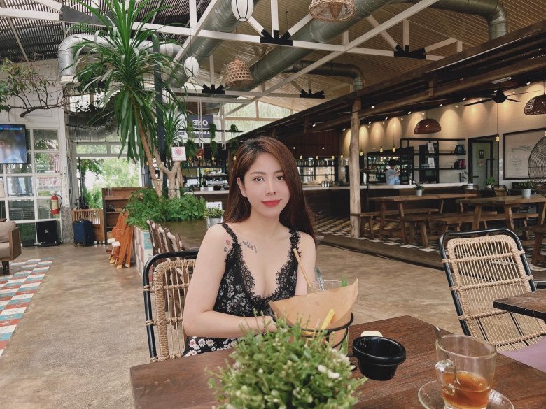 Xinh đẹp như thế nên chả trách bất cứ bài đăng nào trên trang cá nhân của người đẹp cũng có nhiều bình luận xin vía trẻ đẹp từ hội chị em.