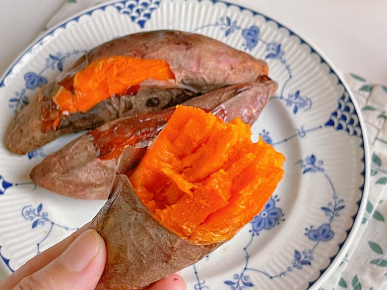 Làm khoai lang nướng dẻo thơm bằng nồi chiên không dầu