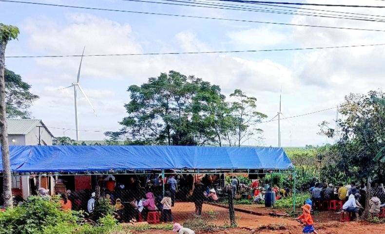 Mâu thuẫn với chồng, người vợ trẻ uống thuốc sâu tự tử - 1