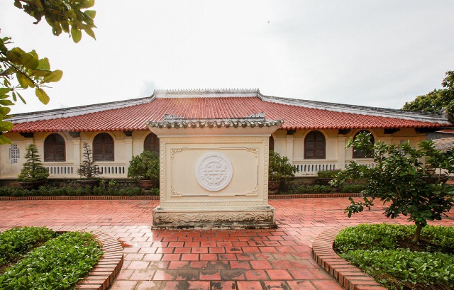 Khuôn viên của ngôi nhà cổ.