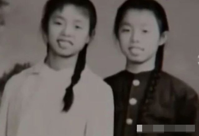 Đôi bạn thân giống nhau như sinh đôi, chơi với nhau suốt 34 năm mới bàng hoàng khi xét nghiệm ADN - 1