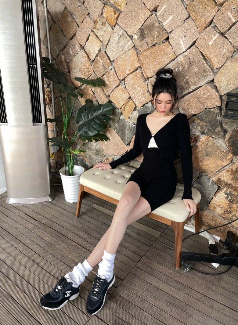 Trên trang cá nhân, Hề Mộng Dao khiến người hâm mộ không khỏi ghen tỵ khi thường đăng ảnh diện trang phục khoe dáng.