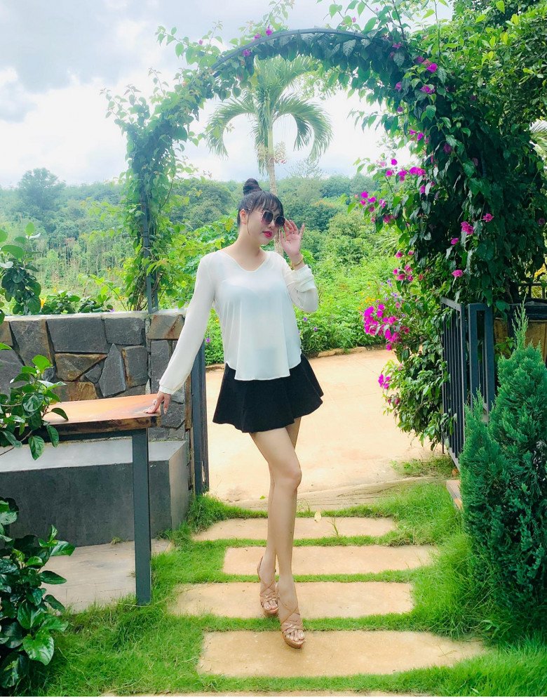 Phi Thanh Vân hiếm hoi khoe con trai, bé càng lớn càng giống y đúc bố, là học sinh giỏi nhất khối - 10