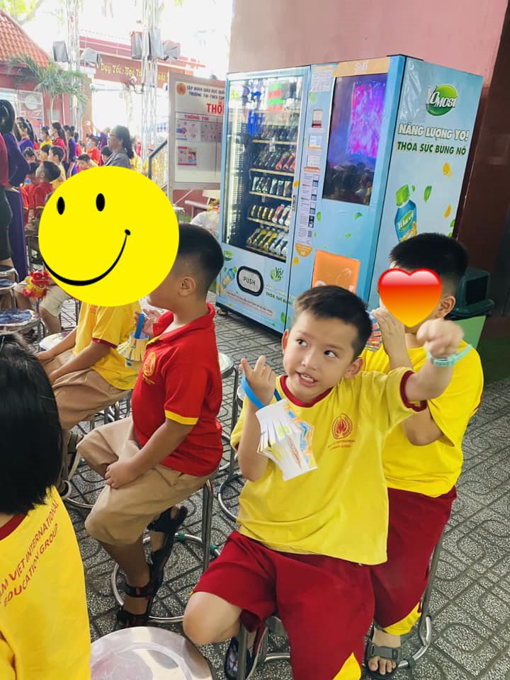 Phi Thanh Vân hiếm hoi khoe con trai, bé càng lớn càng giống y đúc bố, là học sinh giỏi nhất khối - 5