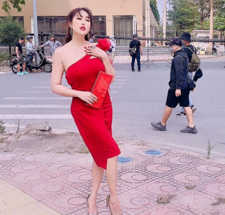 Phi Thanh Vân hiếm hoi khoe con trai, bé càng lớn càng giống y đúc bố, là học sinh giỏi nhất khối - 9