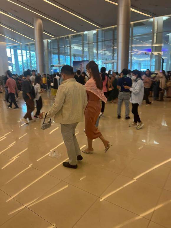 Phương Oanh mở lại trang cá nhân hậu du lịch cùng Shark Bình, khoe diện mạo khác lạ, vẫn xinh như búp bê - 4